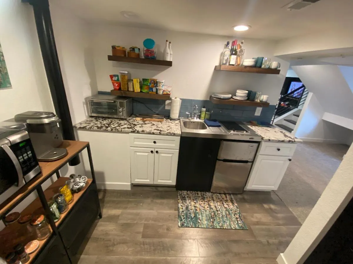 Artsy Platt Park Suite, Quick Mountain Access! Denver Holiday home
