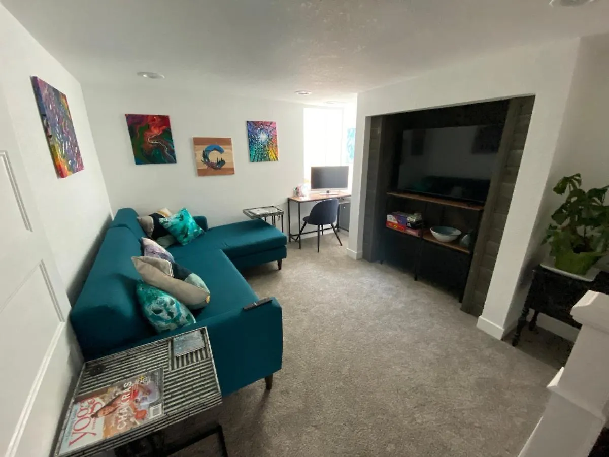 Artsy Platt Park Suite, Quick Mountain Access! Denver Holiday home