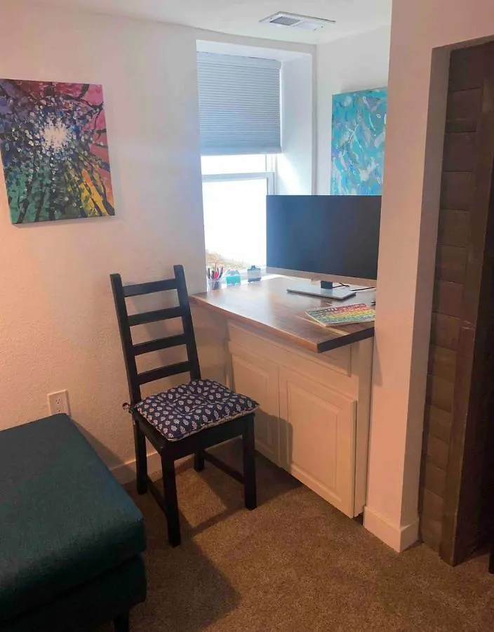 Artsy Platt Park Suite, Quick Mountain Access! Denver Holiday home